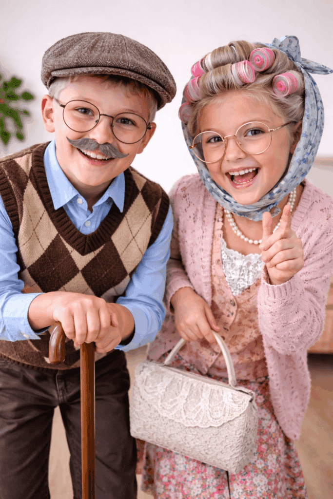 Oma und Opa Karnevalskostüm für Kinder mit Brille, Hut und Strickjacke